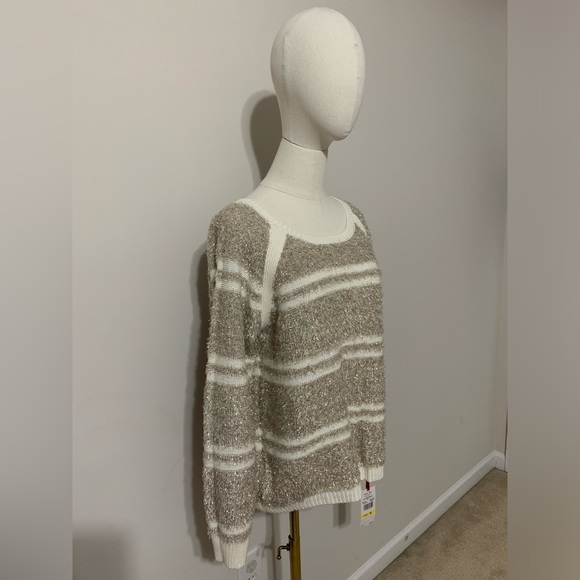 Silver / Gold and White / Creme Sweater - Picture 3 of 13